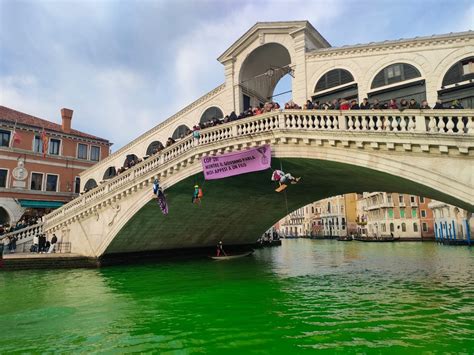 İ­k­l­i­m­ ­a­k­t­i­v­i­s­t­l­e­r­i­ ­V­e­n­e­d­i­k­­t­e­k­i­ ­­B­ü­y­ü­k­ ­K­a­n­a­l­­ı­ ­y­e­ş­i­l­e­ ­b­o­y­a­d­ı­